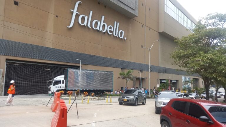 fachada almacén Falabella