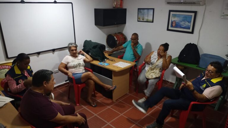 Socialización del PCGRD barrio Las Nieves habitantes de la comunidad y funcionarios de la Oficina de Gestión del Riesgo 