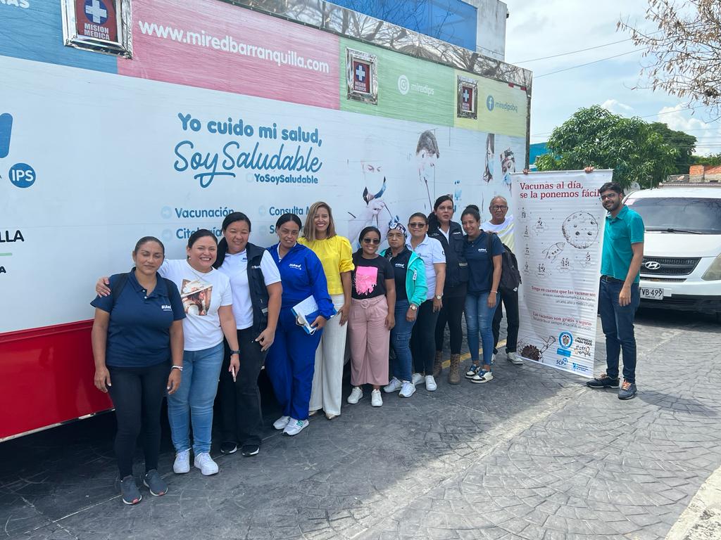 Funcionarias de secretaria de salud en jornada de salud