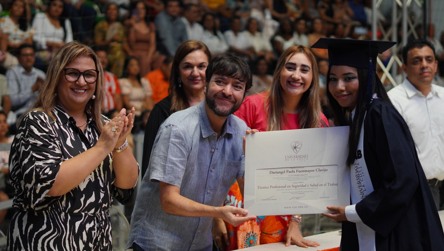 Alcalde Pumarejo con graduadas