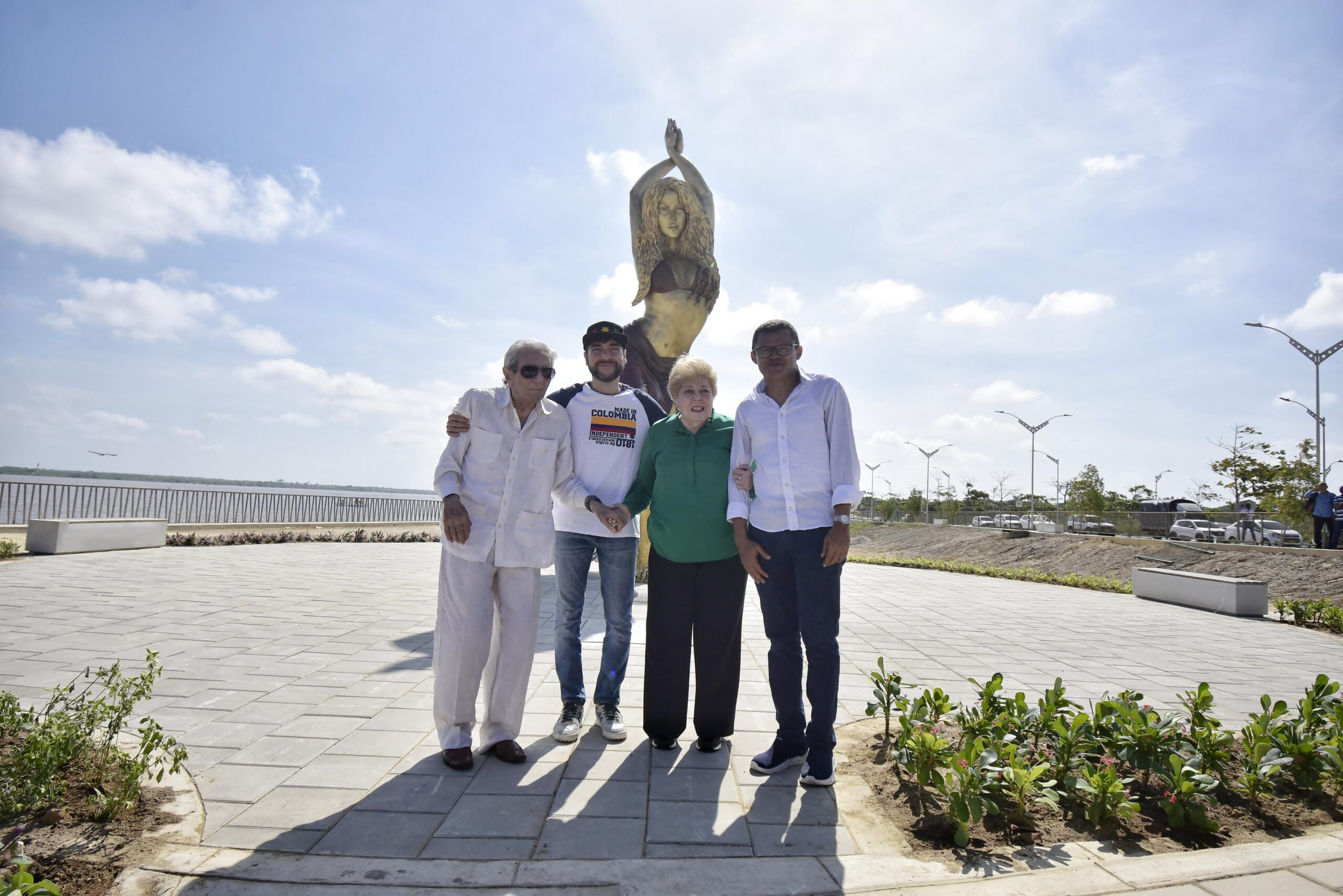 Alcalde Pumarejo con padres de Shakira Malecón