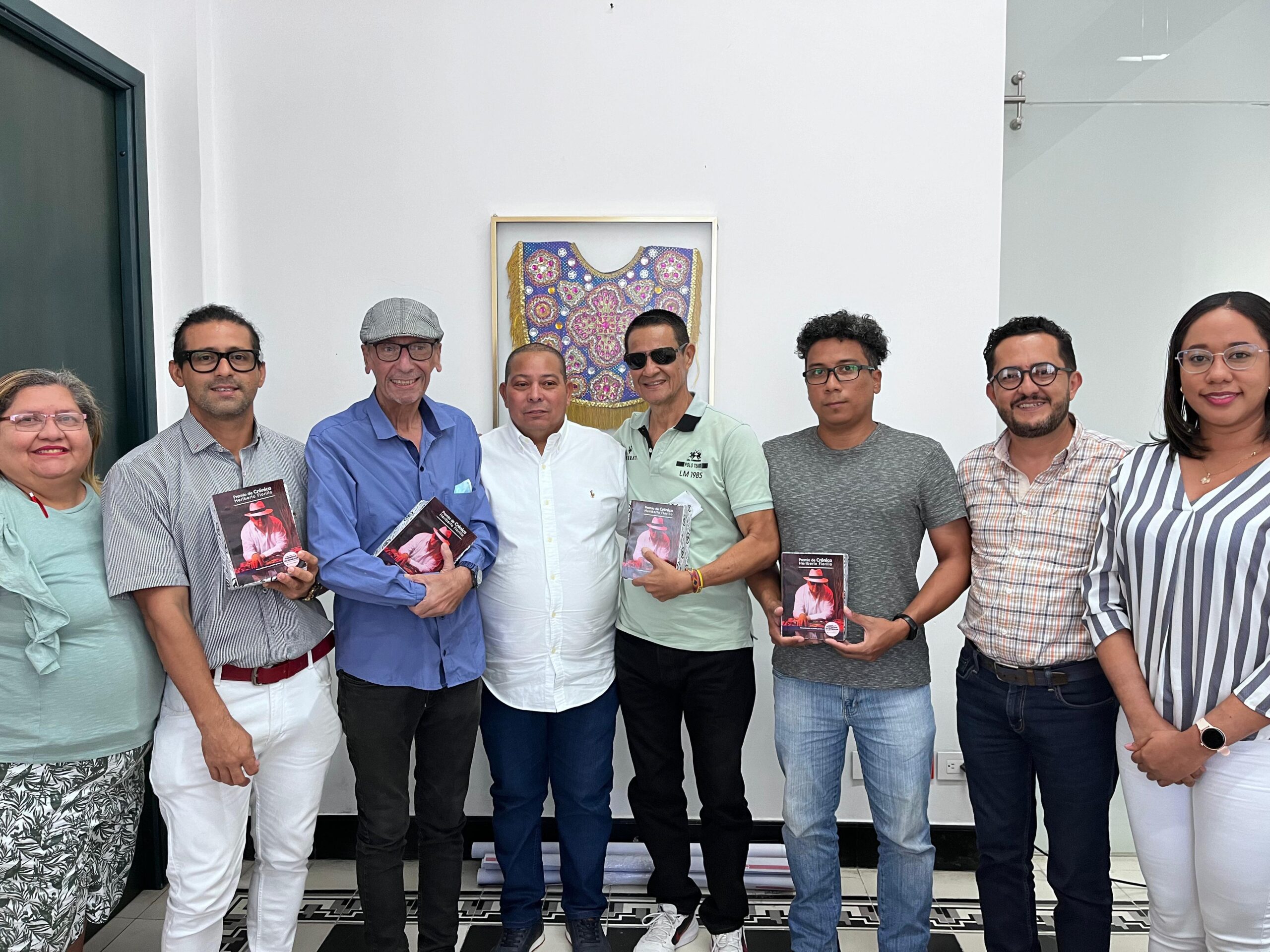 Secretario de Cultura con asistentes al evento