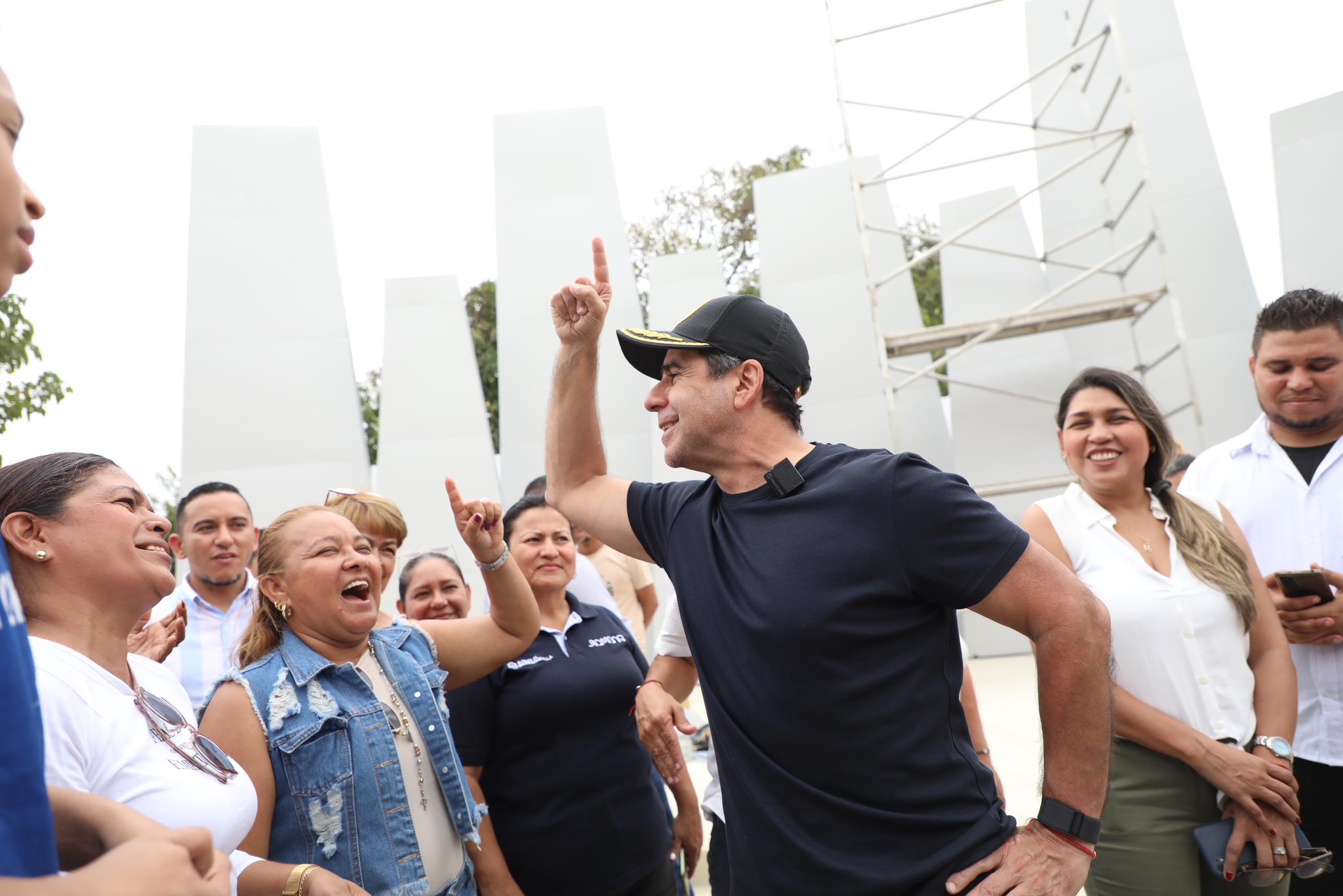 Alcalde Alejandro Char con la comunidad