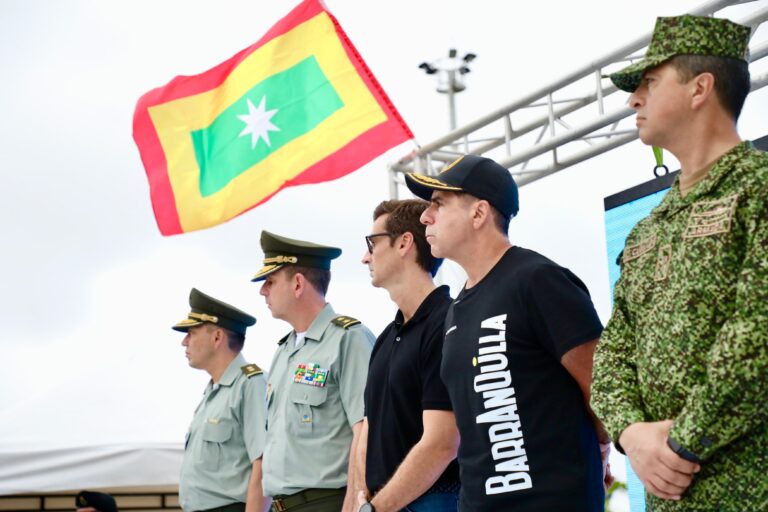 Alcalde Char con autoridades de las Fuerzas Armadas 