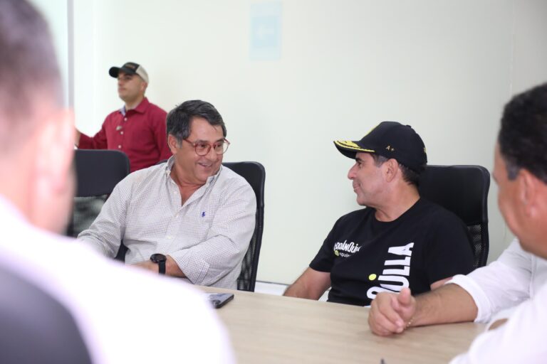 Alcalde en reunión de Cotelco