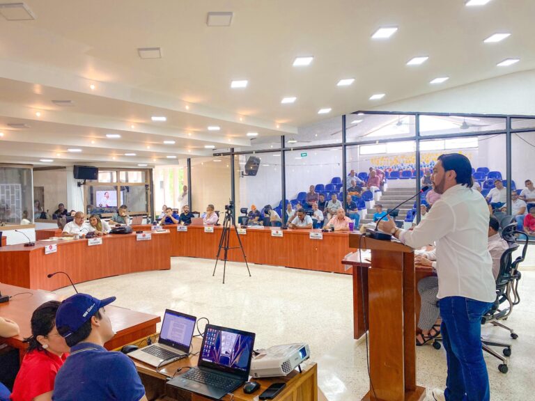 Andrés Rengifo expone proyectos en el Concejo