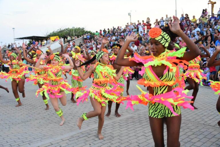 grupo folclórico danzando