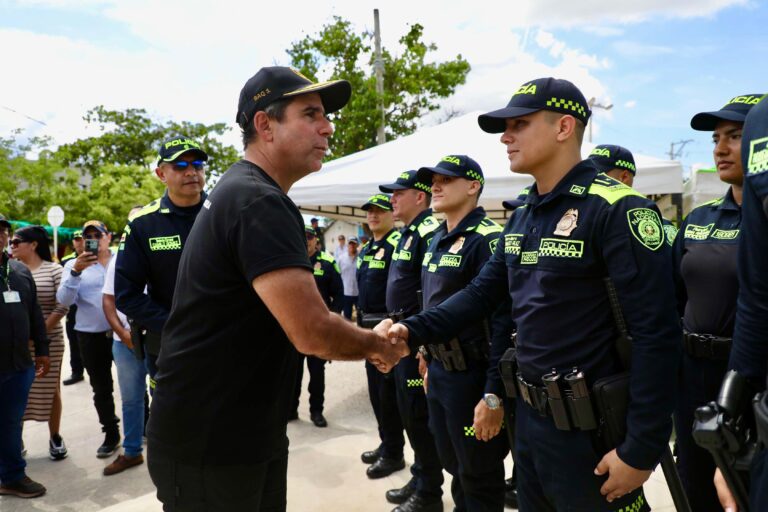 Alcalde Alex Char en CAI Santo Domingo