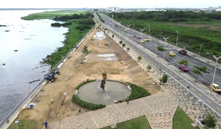 Gran Malecón estatua de Shakira