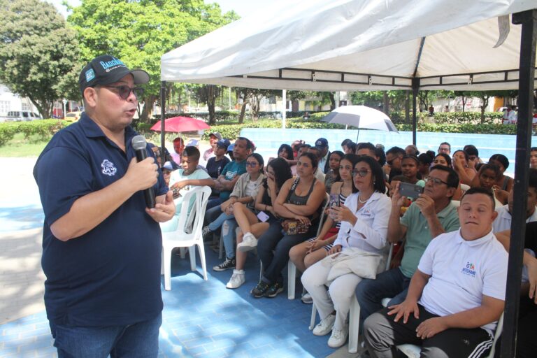 Secretario de Cultura con comunidad