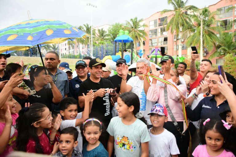 Alcalde Char inaugurando parque Las Estrellas