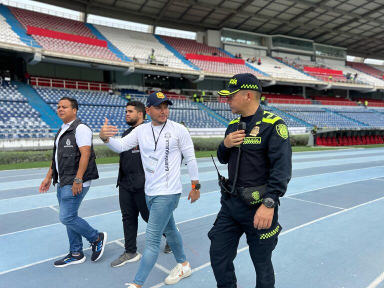 Secretario de Gobierno y autoridades en estadio Metropolitano