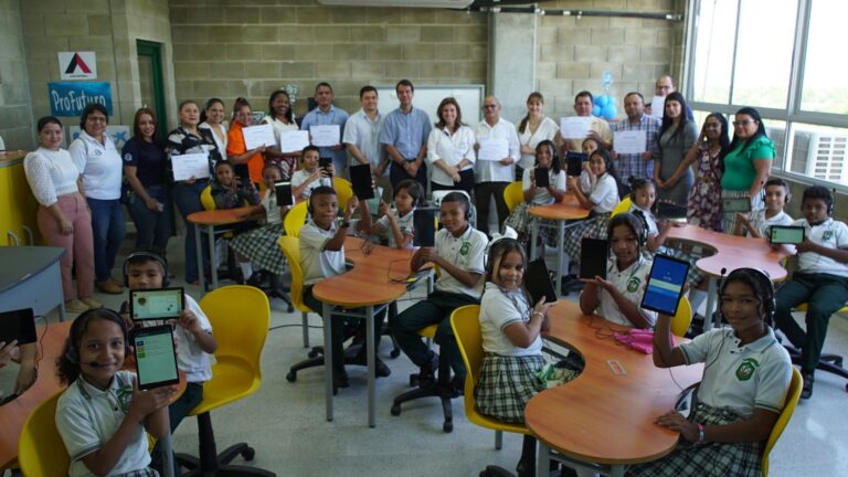 Estudiantes en el aula de clases