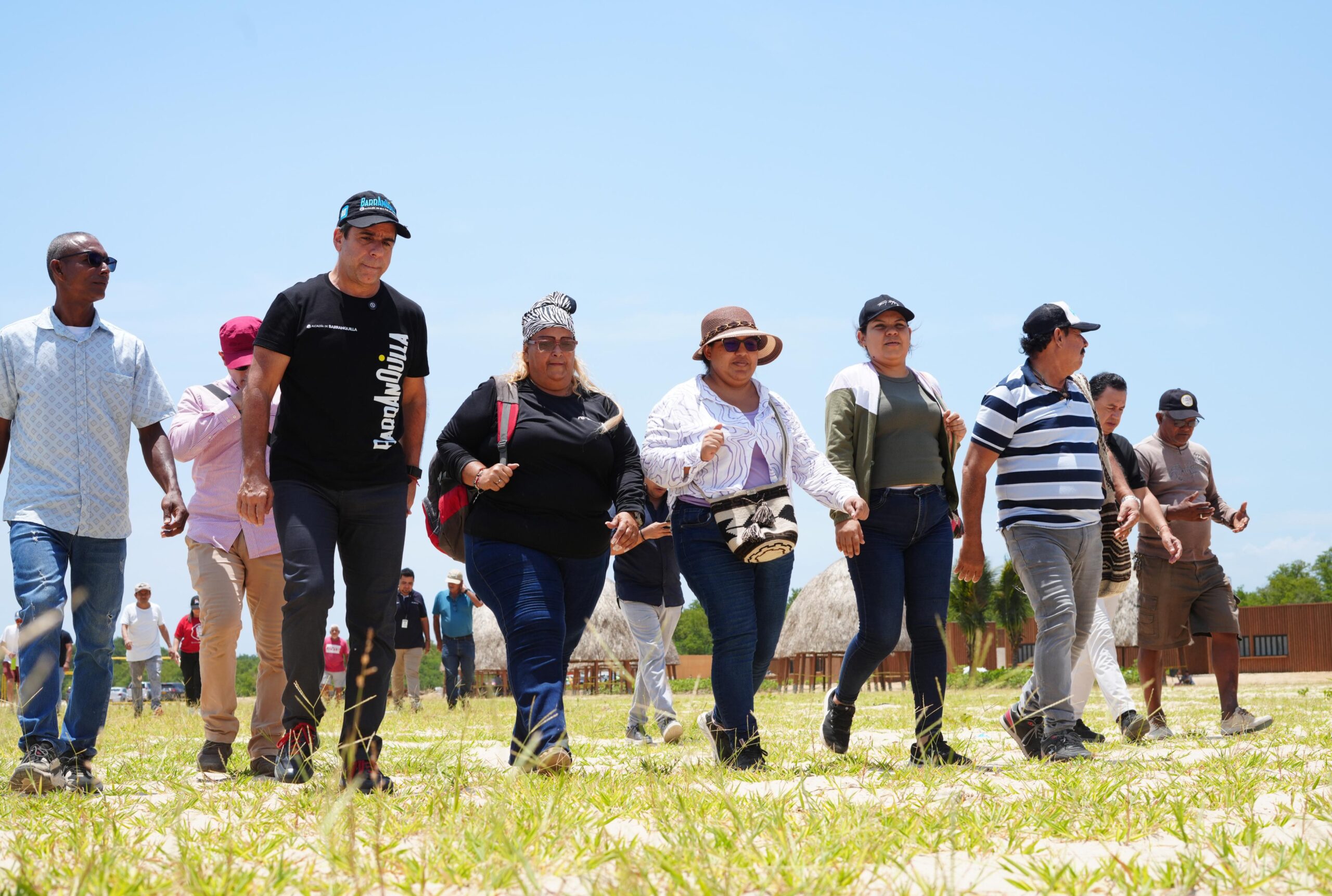 Alcalde camina junto a pescadores agremiados de Puerto Mocho