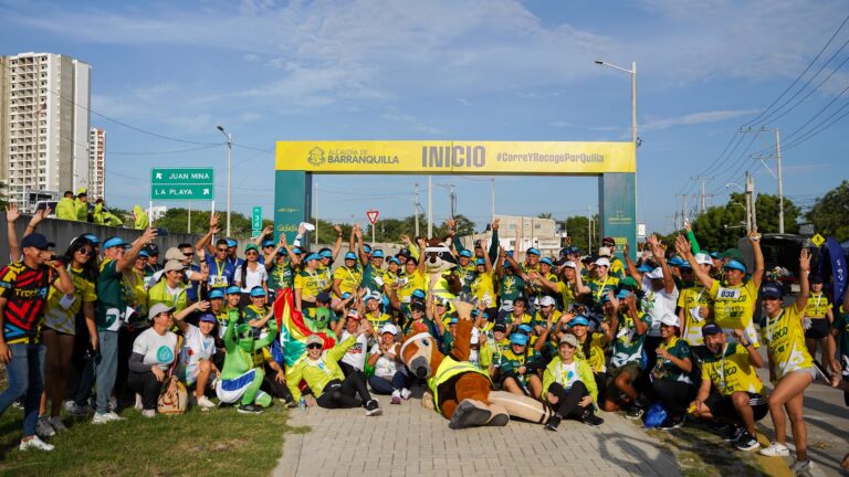 Grupo de voluntarios de la caminata CorrEco