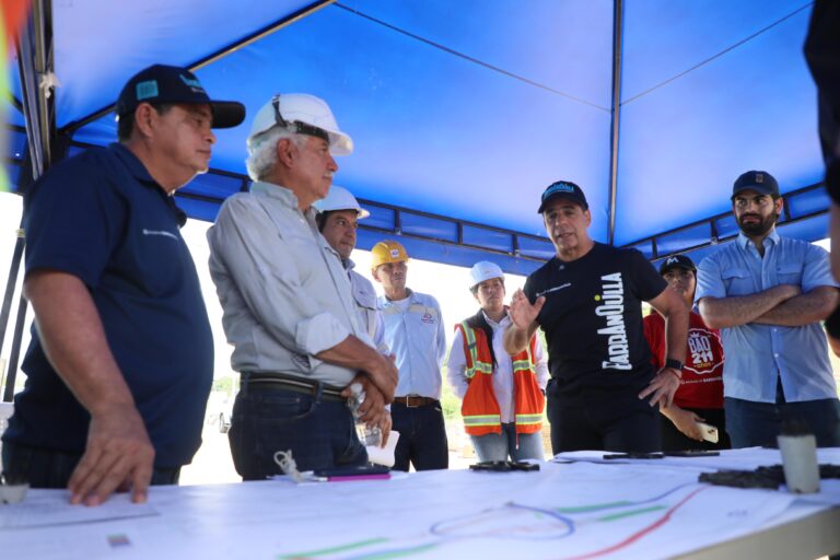 Alcalde Char, Rafael Lafont y contratistas en obras intercambiador Alameda del Río.