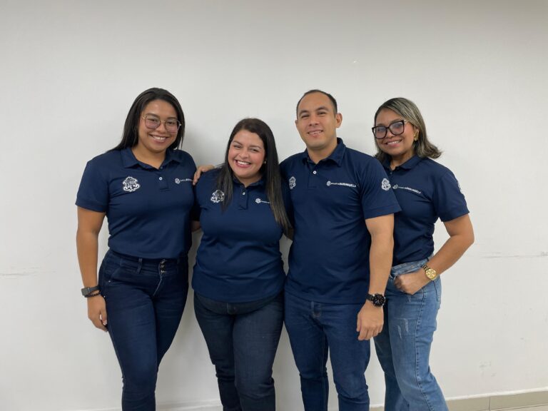 Katya, Stefany, Armando y Evelin funcionarios de la Secretaría de Comunicaciones, Oficombo.