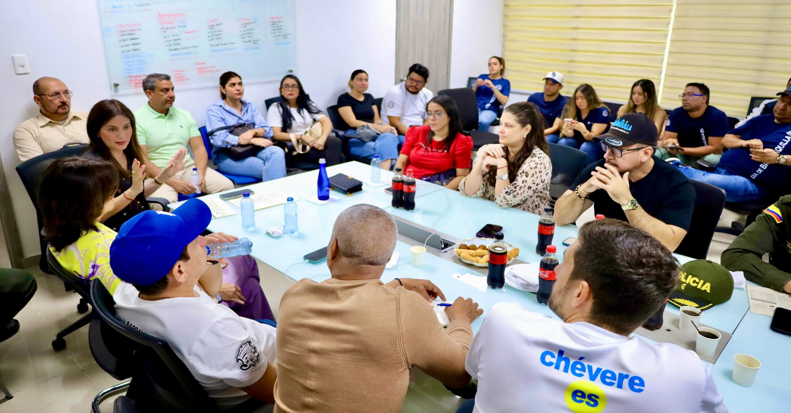 Katia Nule interviniendo en reunión a los preparativos de Fantasiquilla.