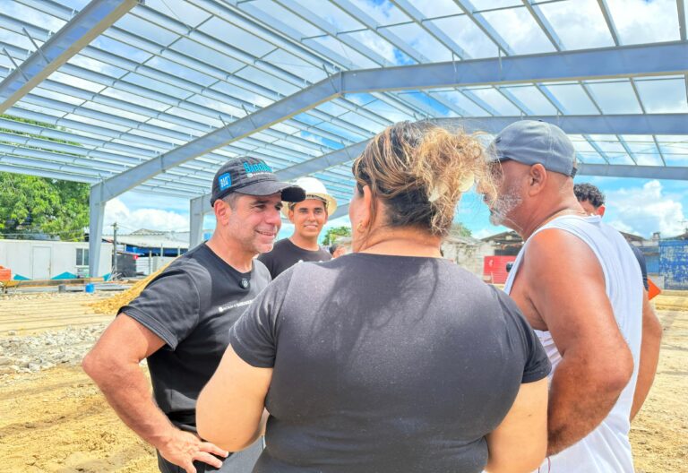 Alcalde en El Playón con los comerciantes