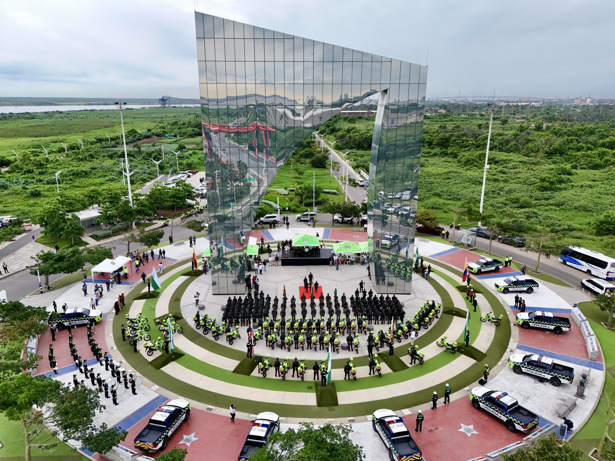 Vista panorámica Aleta del Tiburón, donde Policía recibe dotación de la Alcaldía.