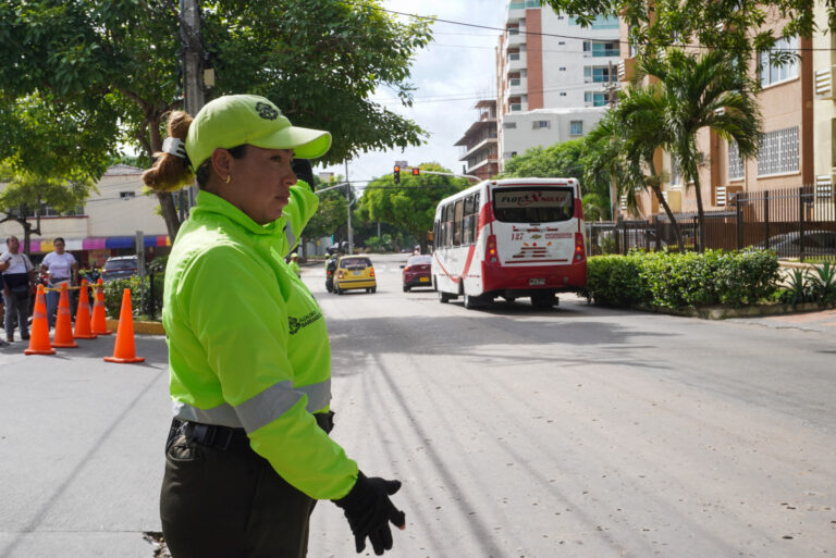 Todos los cierres viales cuentan con el apoyo de Orientadores de Tránsito