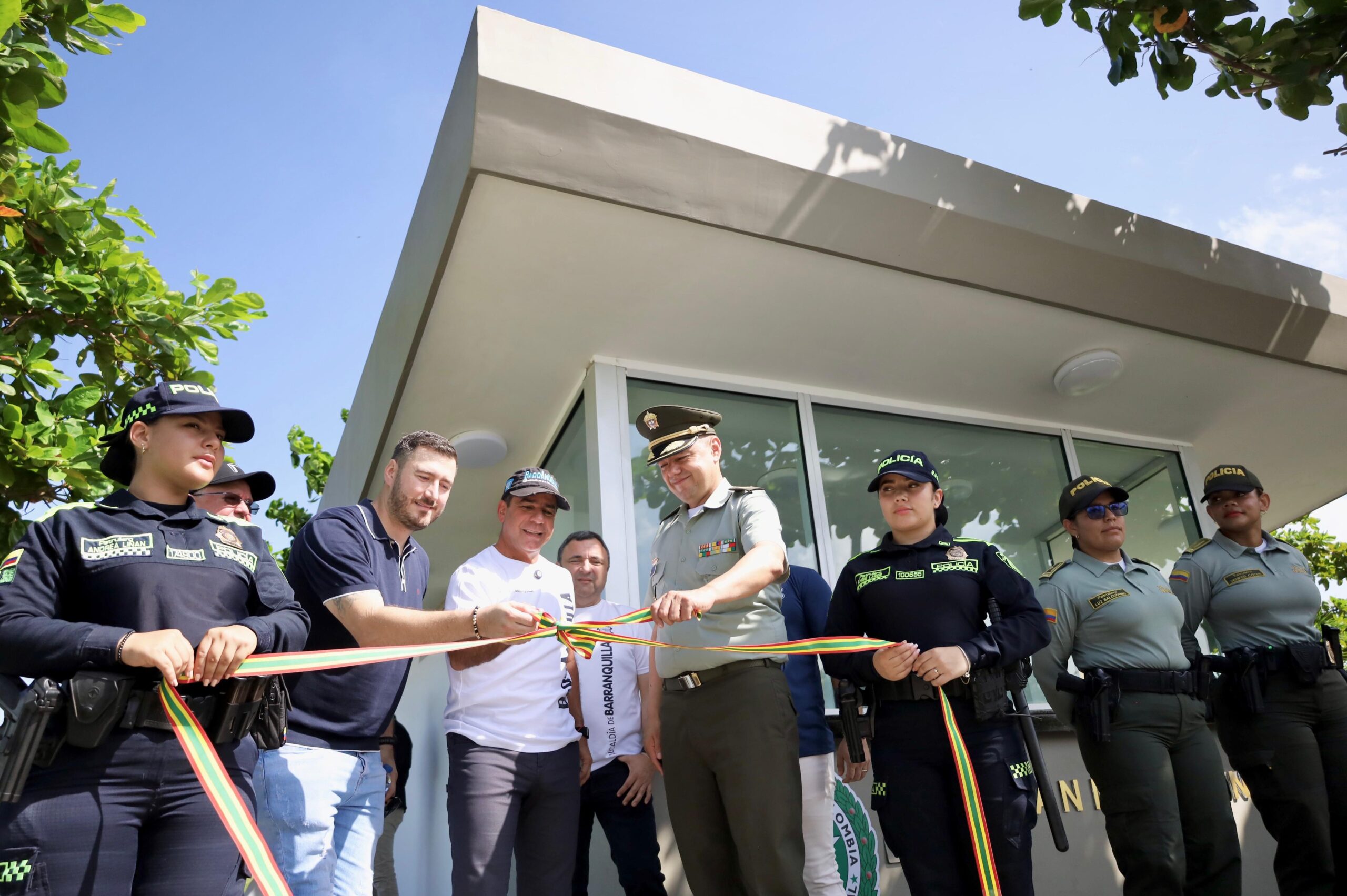 Alcalde Char, Miembros de la policía en inauguración Cai Gran Malecón