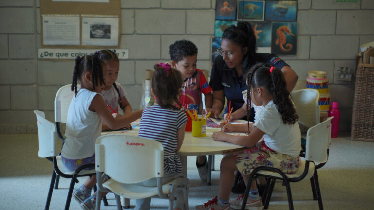 Niños en aula de clases