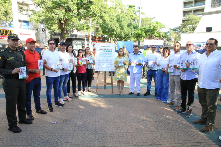 Secretarios Alcaldia de Barranquilla y comerciantes en firma de pacto de No venta de polvora.