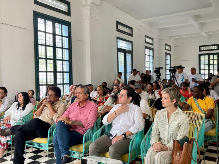 Asistentes en auditorio escuchan la presentación de Juan Ospino sobre la gestión de Cultura y Patrimonio 2024.