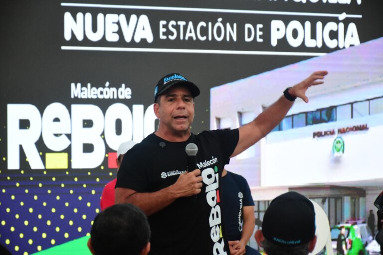 Alcalde Char en inauguración del Malecón de Rebolo.