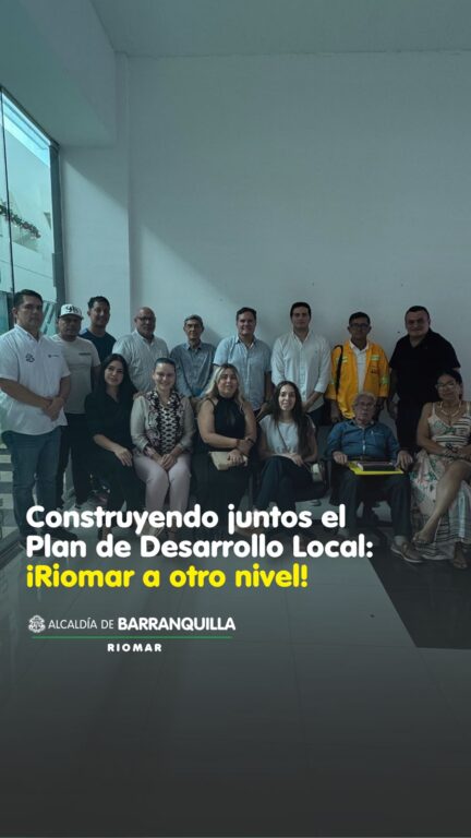 Los miembros del consejo local de planeación posando después de su primera reunión de instalación.