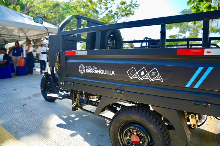 Motocarro nuevo preparado para ser entregado a beneficiario programa de sustitución vehículo tracción animal.