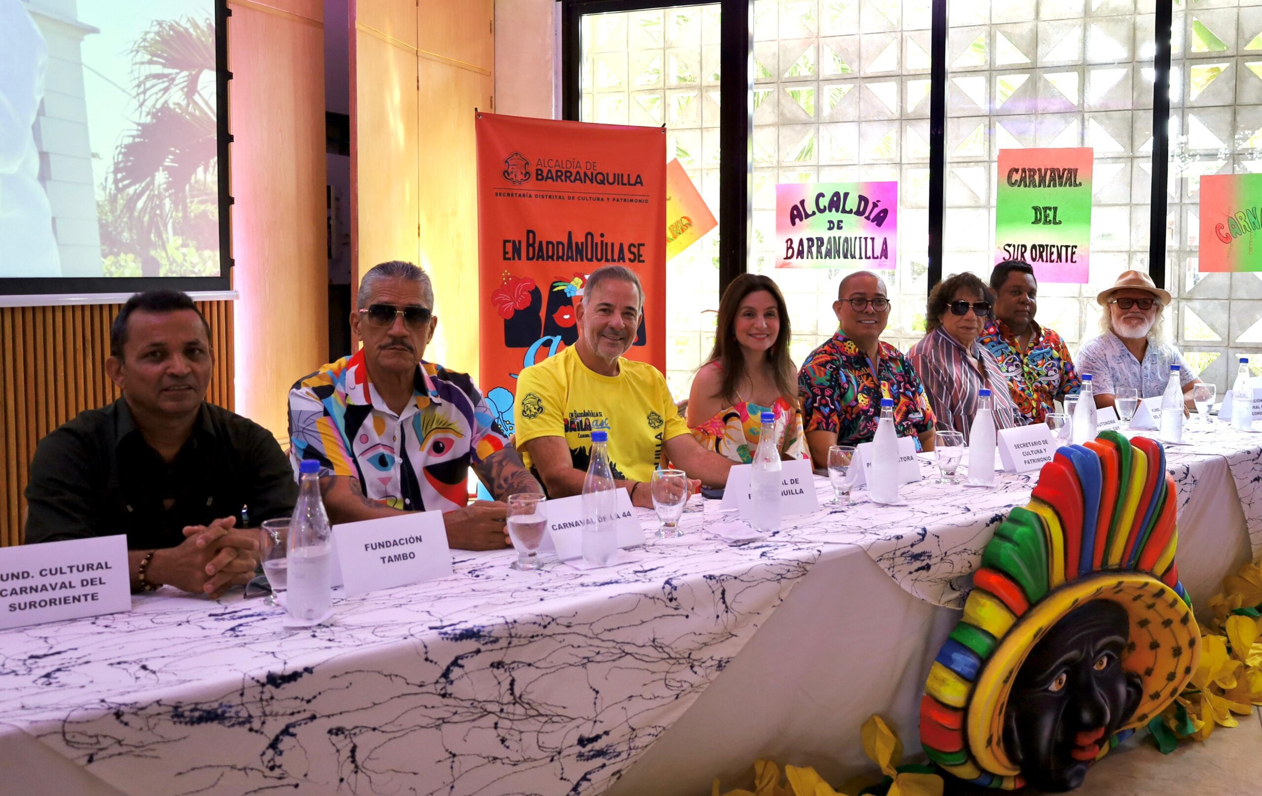 Grupo de representantes de organizaciones carnavaleras.