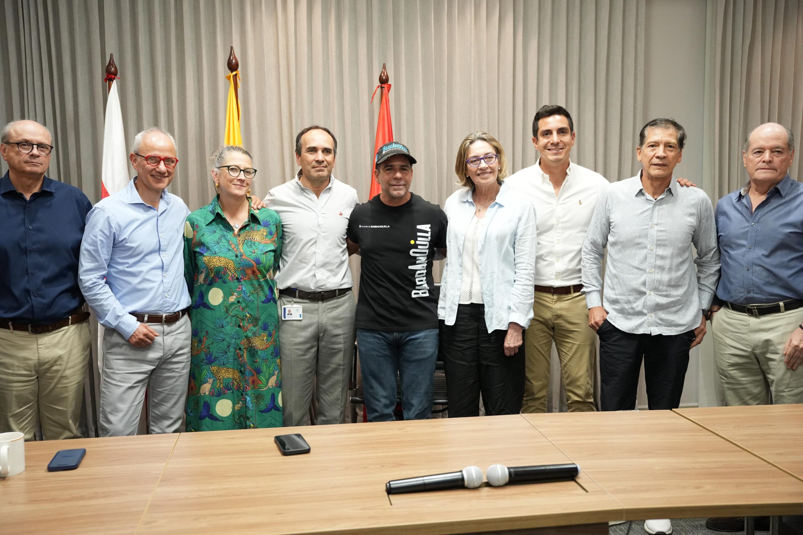 Alcalde Char junto a gerente y junta directiva Banco de la República.