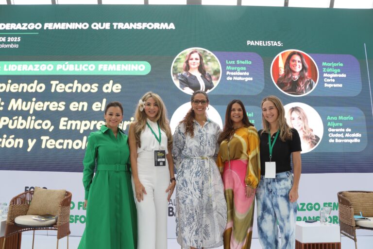 Luz Stella Murgas, Ana María Aljure, Erika Fontalvo, Marjorie Zúñiga y María del Mar Vélez en el foro 'Liderazgo femenino que transforma'.