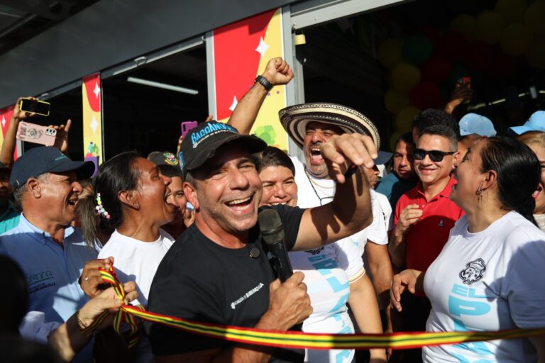 Alcalde Char junto a ciudadanos