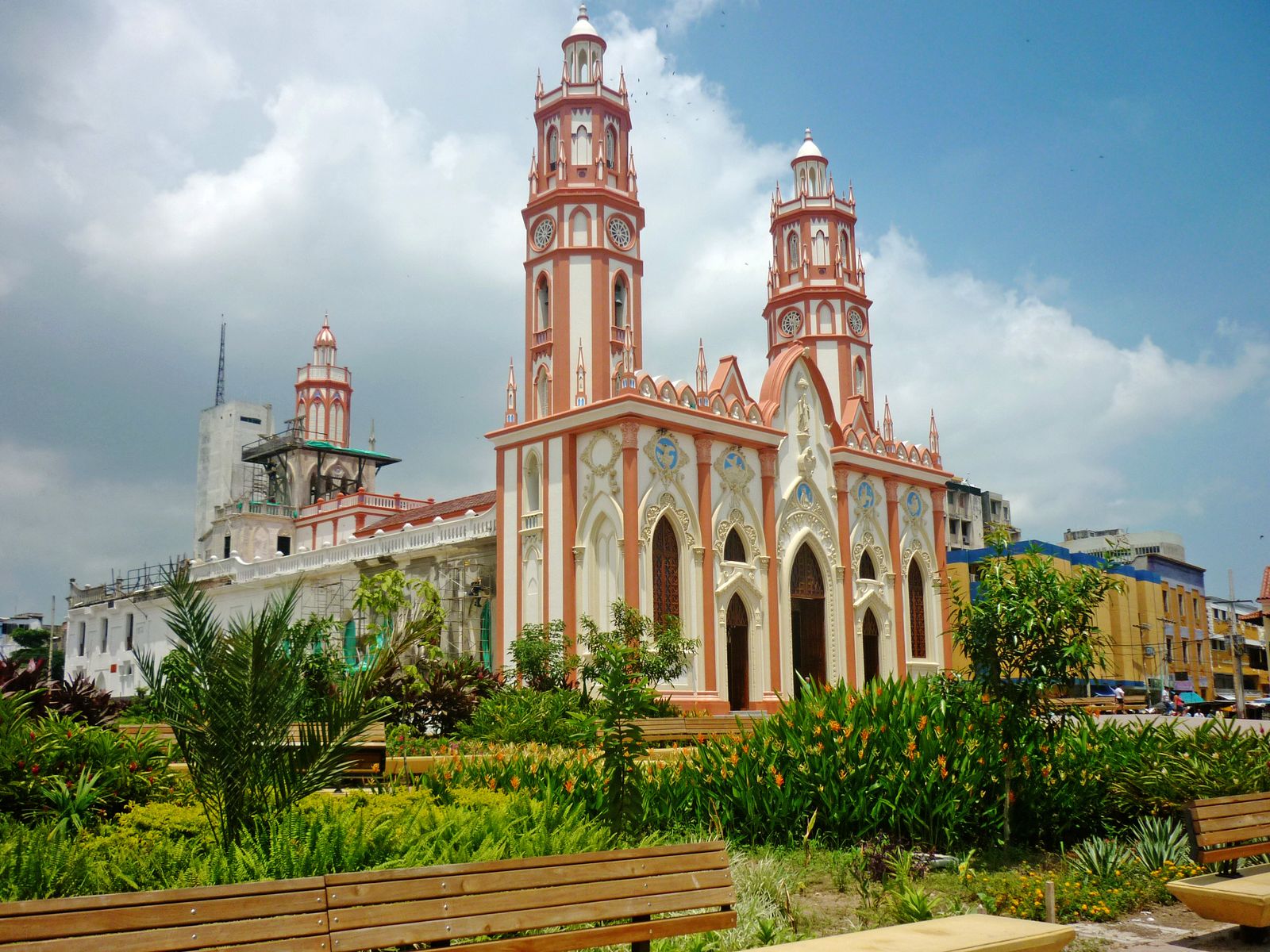 Fachada de la iglesia de San Nicolás en el centro histórico de Barranquilla.