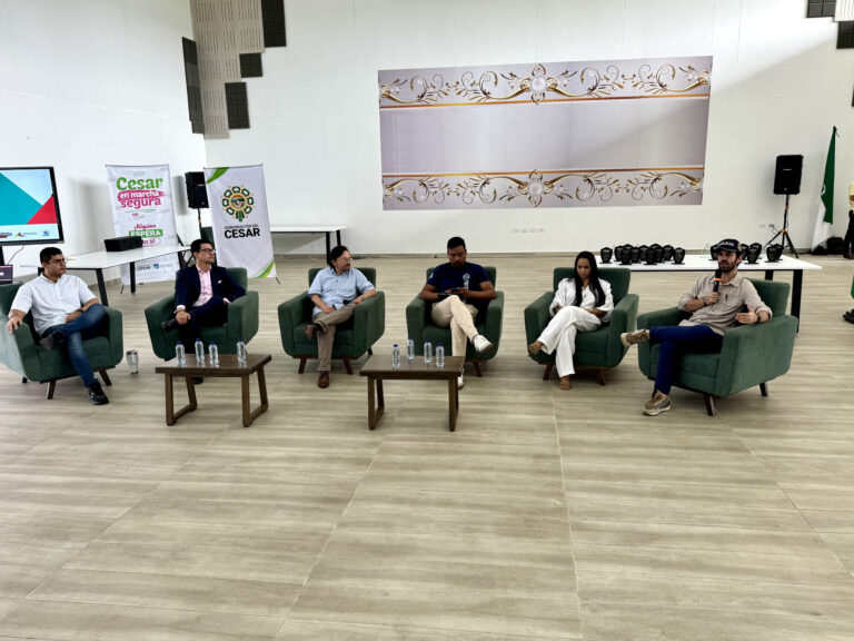 Personalidades de Tránsito en evento de premiación Encuentro Regional de la Alianza de Velocidades Seguras, en Valledupar
