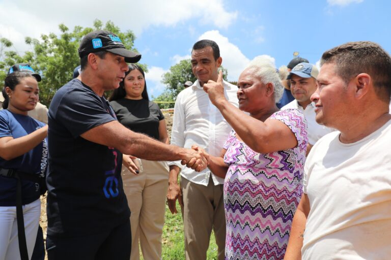 Alcalde Char en visita de obras al parque Jorge Robledo, junto a la comunidad