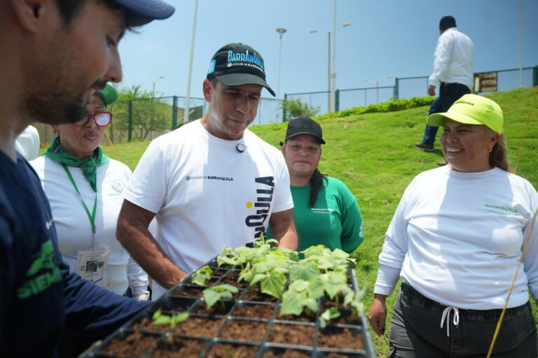 Alcalde Char con las huertas
