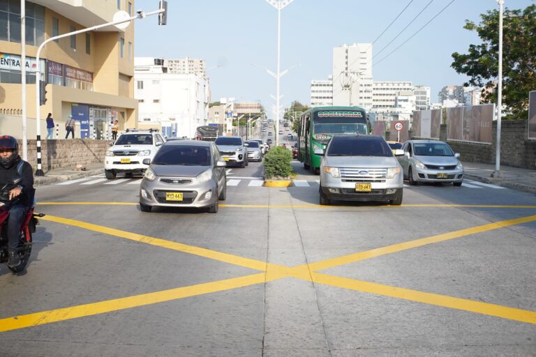Vista del flujo vehicular en la carrera 51b.