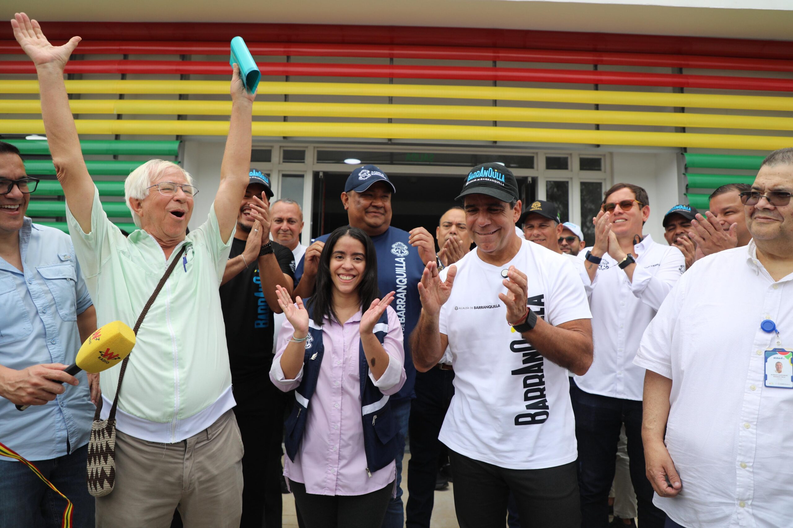 Alcalde Char junto a funcionarios y ciudadanos en inauguración del nuevo Hospital San Camilo.