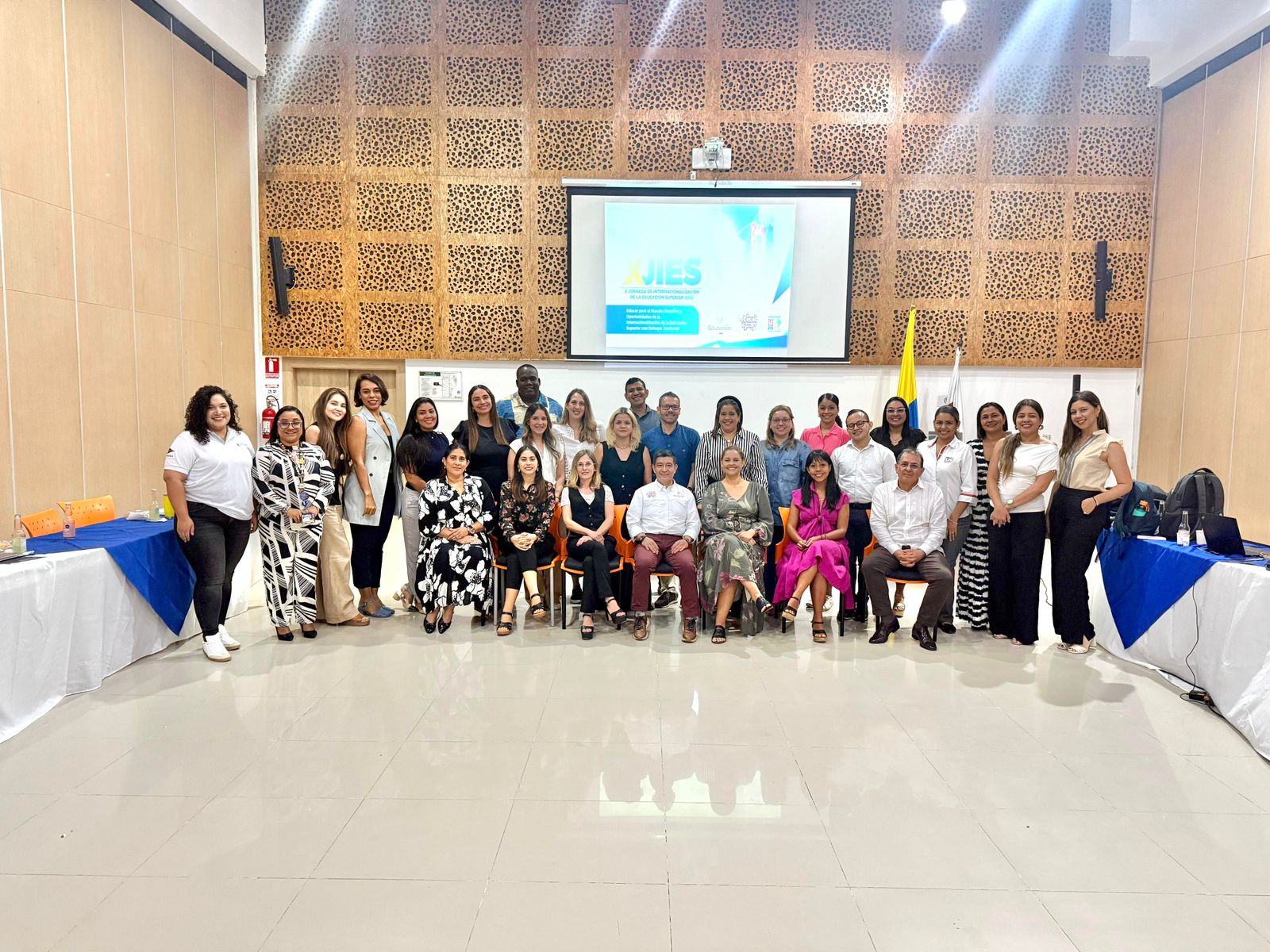 Representantes ,Ministerio de Educación Nacional, directivos de universidades públicas y privadas de la región y delegados de redes académicas juntos en la Reunión del Nodo Caribe de la red Colombiana internacional