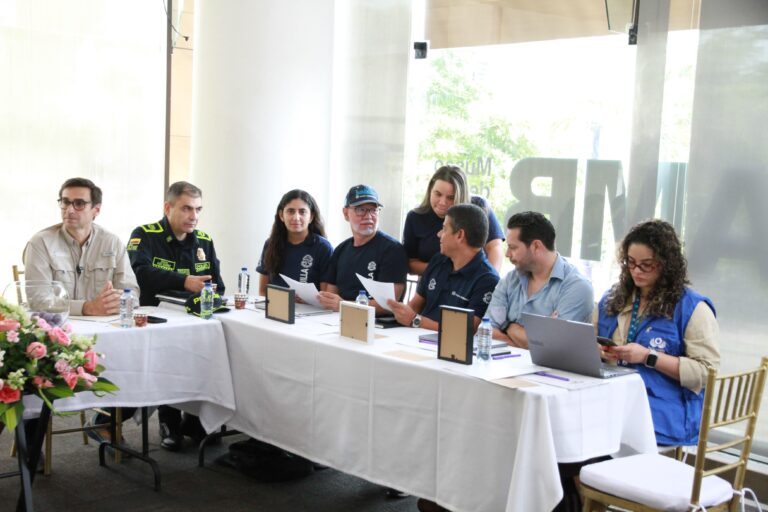 Representantes de la Alcaldía, Policía y otras entidades participan en mesa de trabajo interinstitucional en Barranquilla.