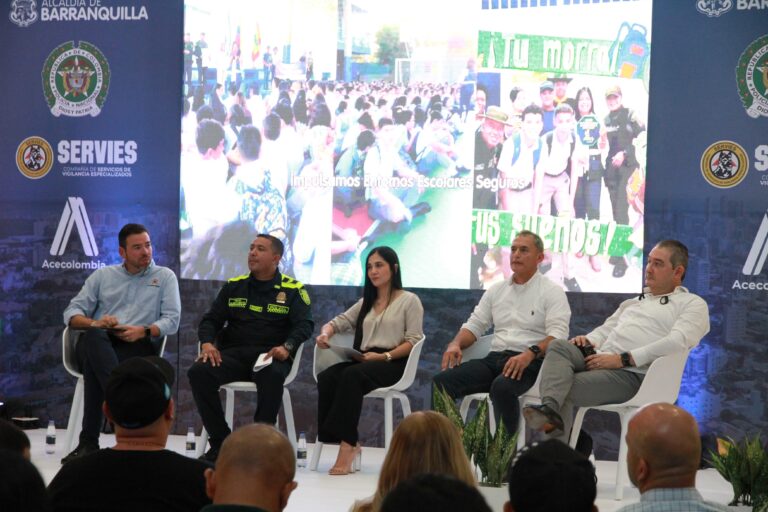 Lanzamiento del Frente de seguridad con autoridades en el Centro Comercial Alegra