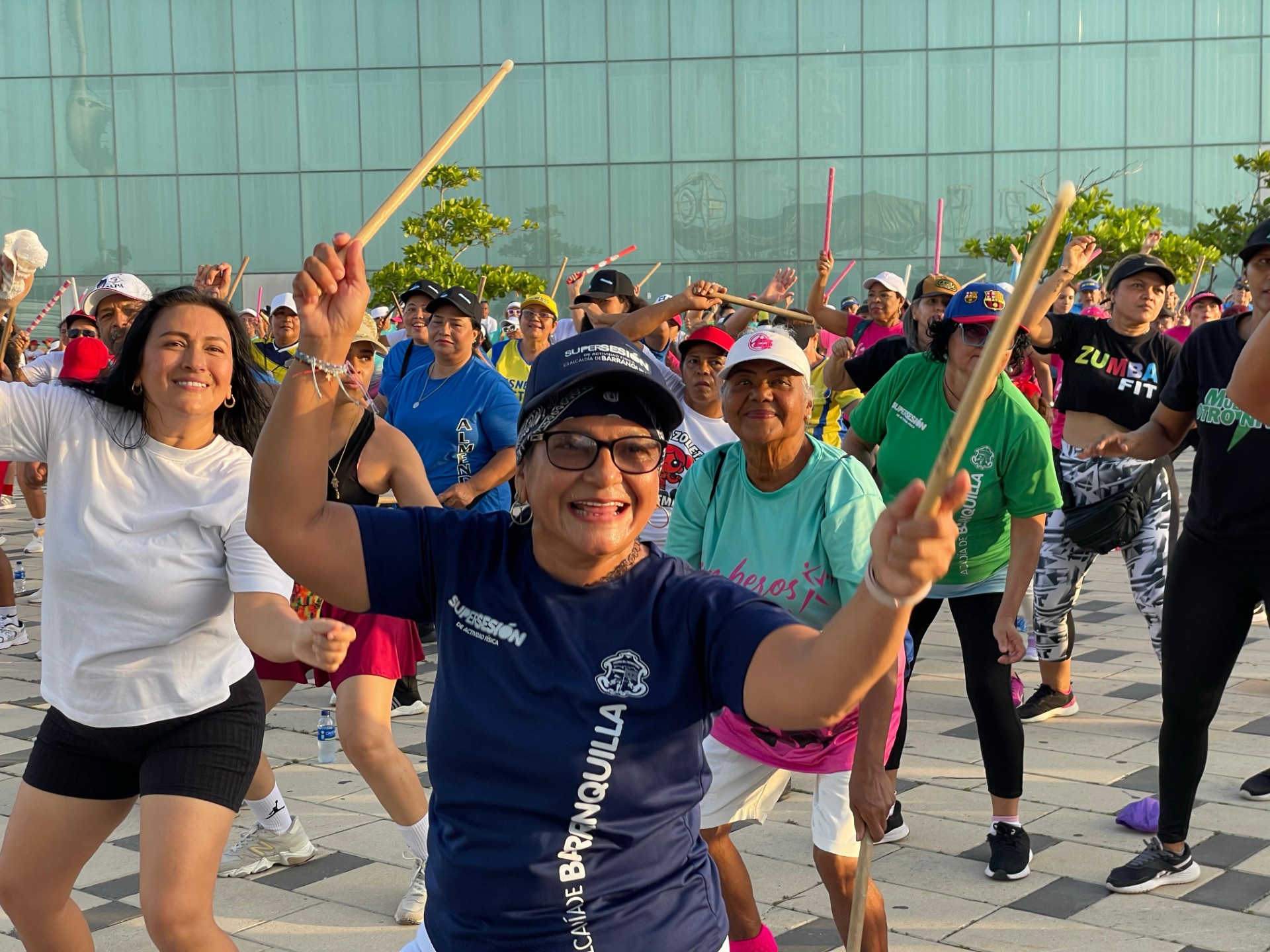 Grupo de personas en actividad deportiva