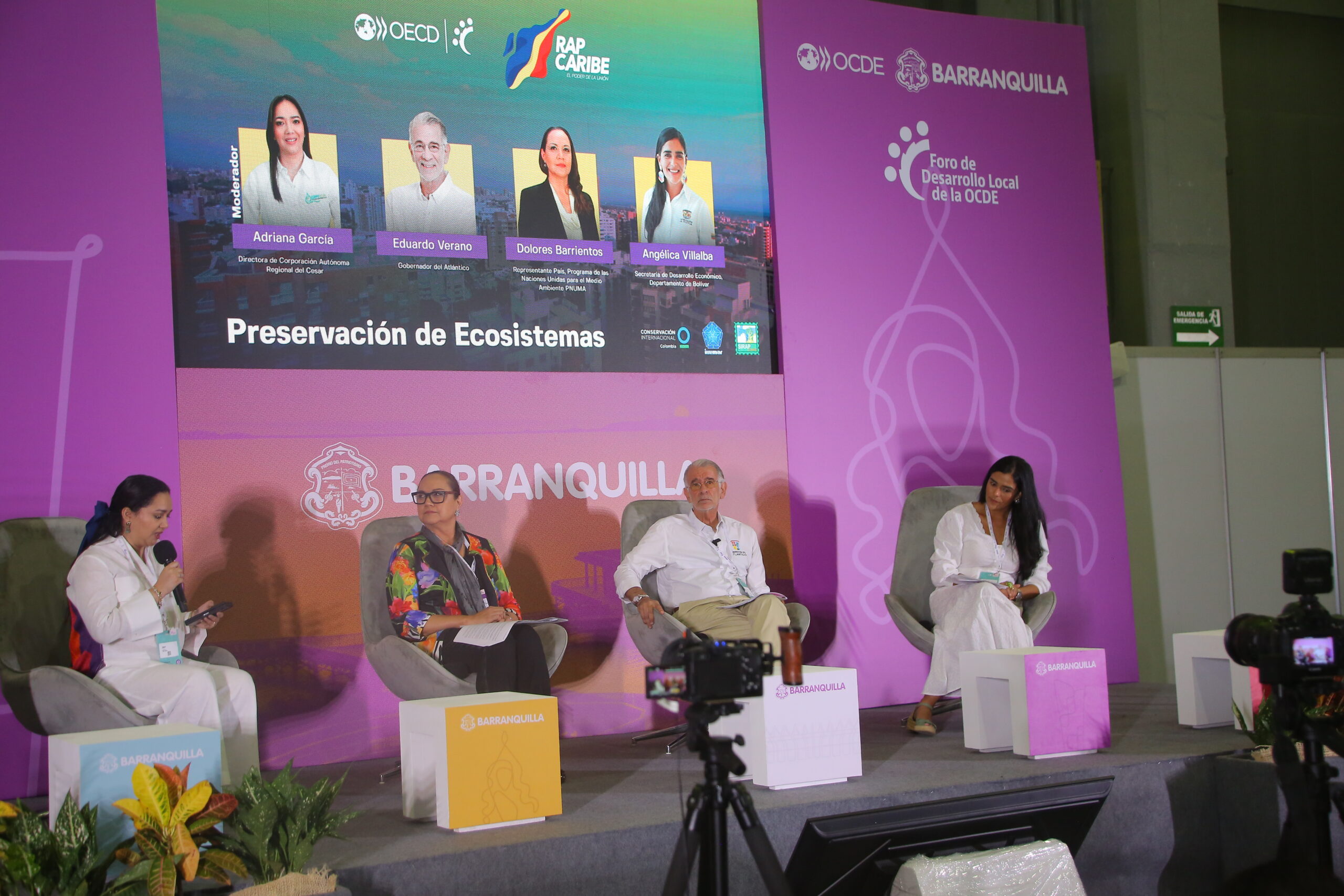 Líderes del Caribe debaten sobre la preservación de ecosistemas en el Foro de Desarrollo Local de la OCDE.