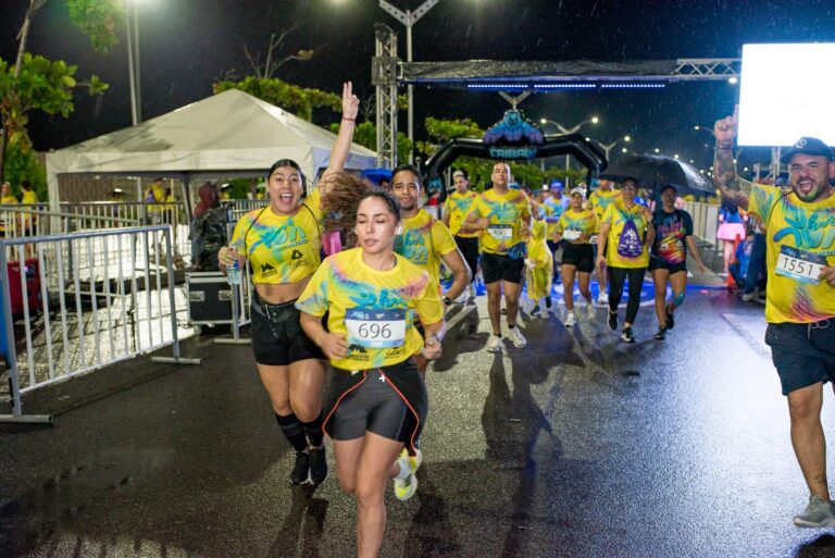 Personas corriendo en una maratón