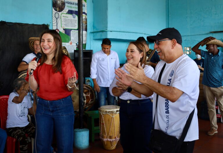 Katya Nule e Ismael Marín acompañan a la comunidad durante entrega de dotación del programa Habitante de Calle en el Hogar de Paso.