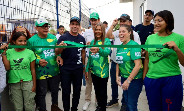 Alcalde Char corta lazo de inauguración de huerta comunitaria en Villas de San Pablo junto a la comunidad.